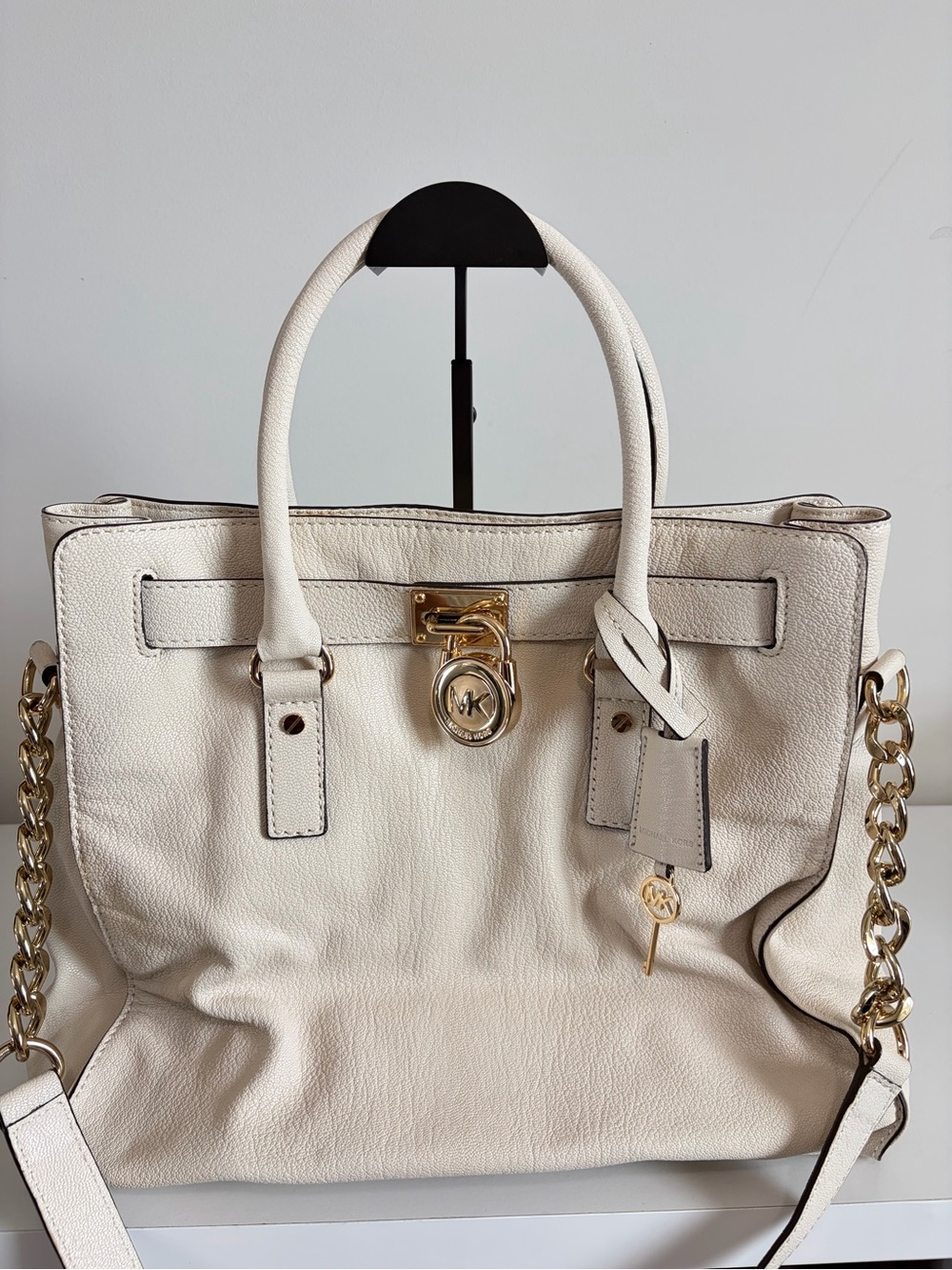 Michael Kors Hamilton Large Leather Tote in Vanilla with Gold-Tone Hardware